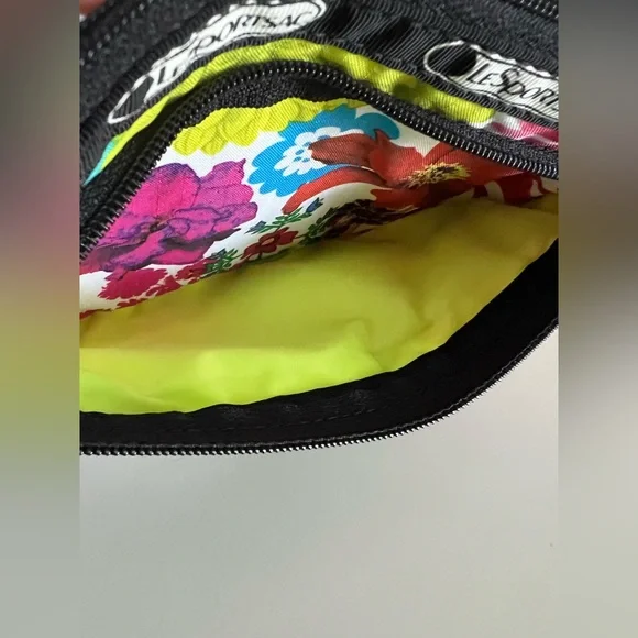 LeSportSac Bright Floral 3-Zipper flat pouch - Picture 4 of 7